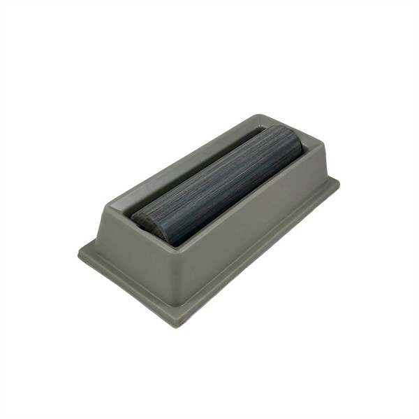 Assistance to lable jars, with coated roll to humidity rubberised labels