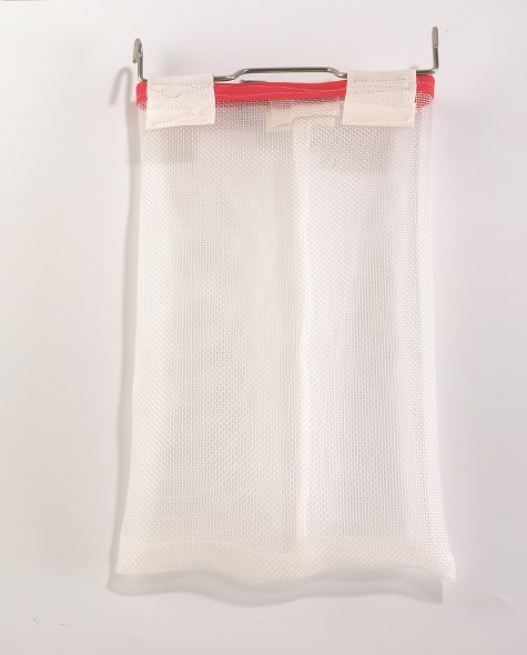 Uncapping wax bag