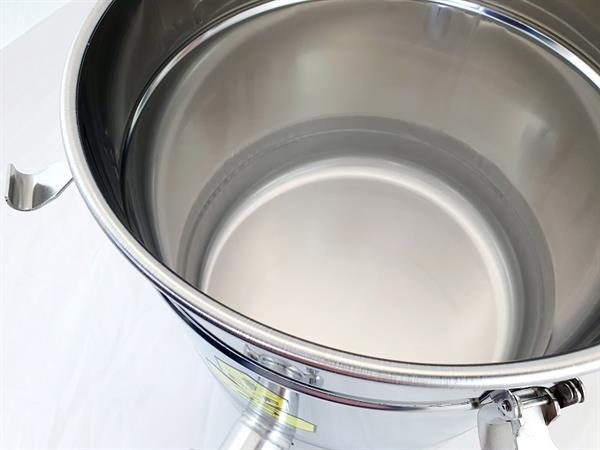 CFM-Abfüllkanne 32 kg mit 2 Quetschhähnen (4 Spannverschlüsse) CFM-Abfüllkanne 32 kg mit 2 Quetschhähnen (4 Spannverschlüsse)