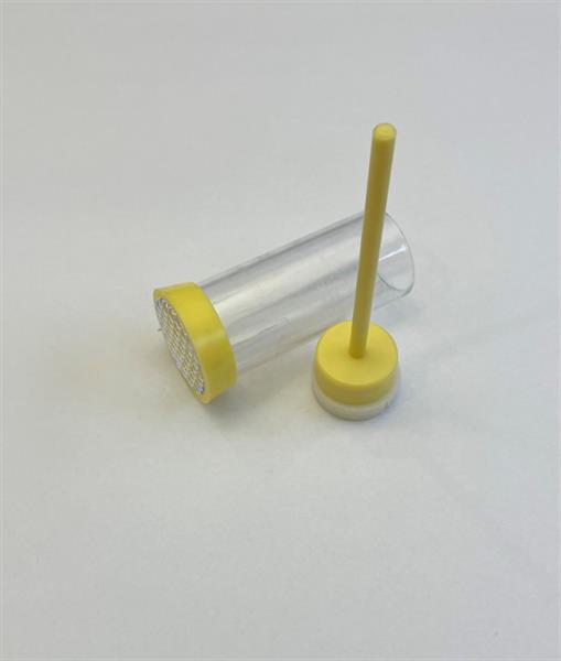 Marking cage with plunger