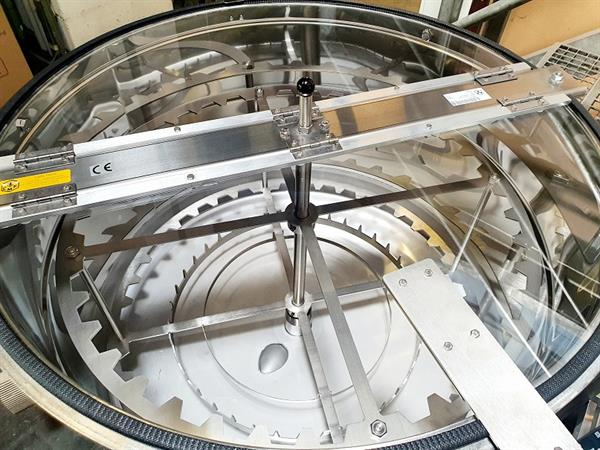 CFM-Radial extractor 20 d./36 sh. frames, Ø85cm, motordrive underneath, radial fully automatic