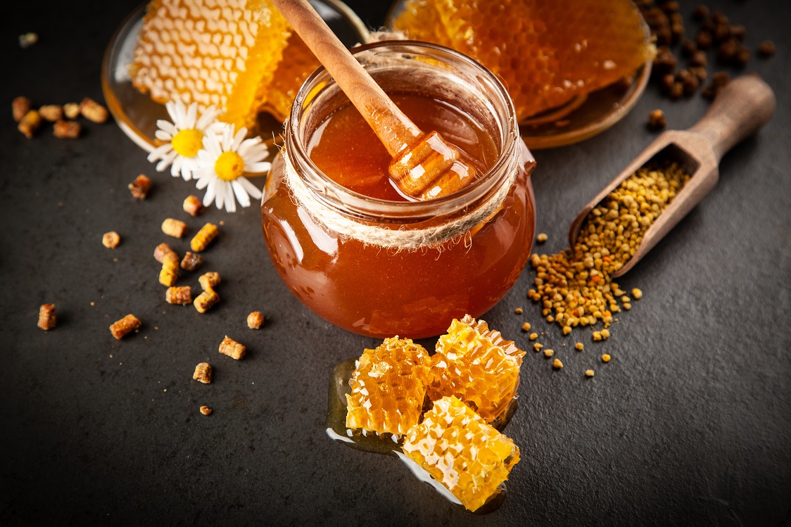 AdobeStock_212769817_honig_und_pollen_klein
