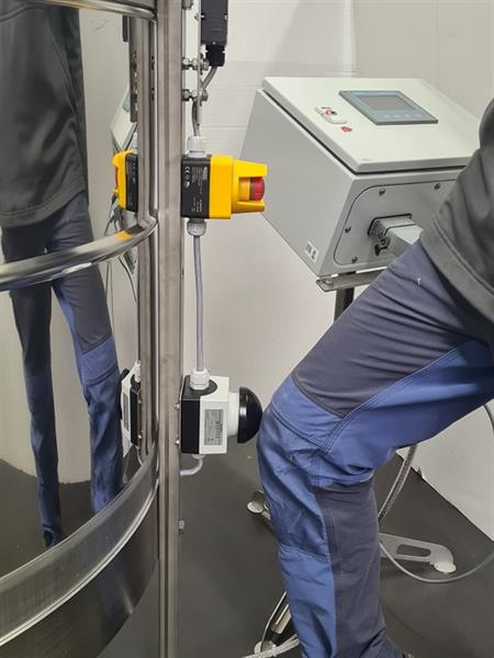 CFM-Selbstwendeschleuder 12-Waben, Ø125cm, 1500W, Unterantrieb mit Vollautomatik mit Deckelöffner