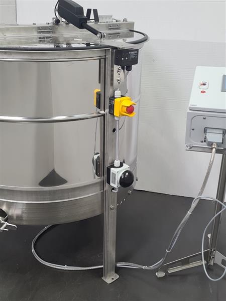 CFM-Honigschleuder 42-Waben, radial, Unterantrieb mit Radialvollautomatik mit Deckelöffner CFM-Honigschleuder 42-Waben, radial, Unterantrieb mit Radialvollautomatik mit Deckelöffner