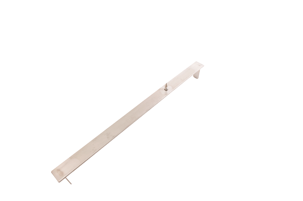 Traverse with spike for uncapping table