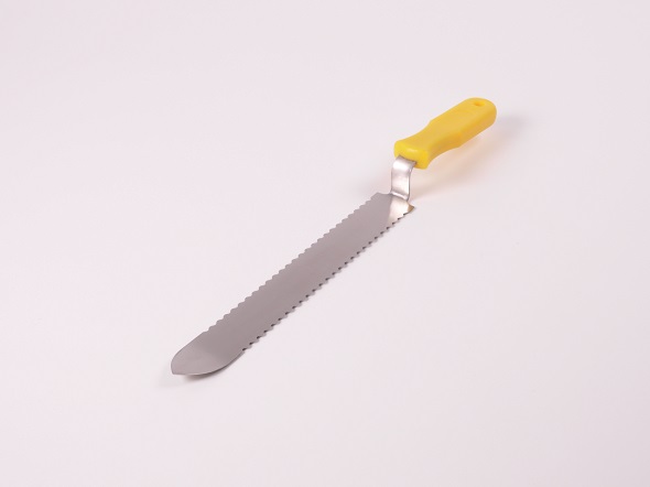 Uncapping knife with teeth on both edges