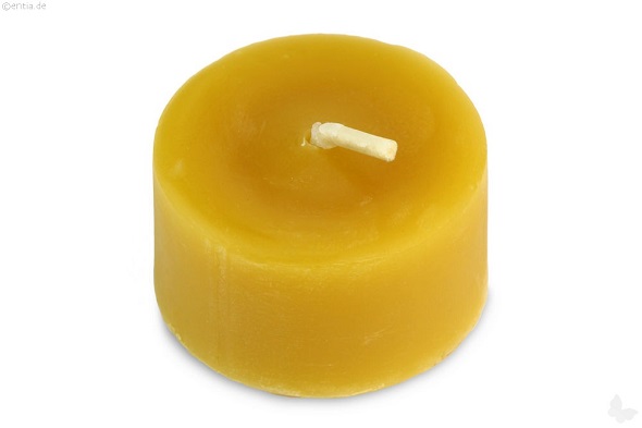 Tea light/candle made of beeswax