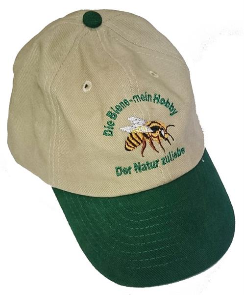Mütze in beige mit grünem Schild Mütze in beige mit grünem Schild